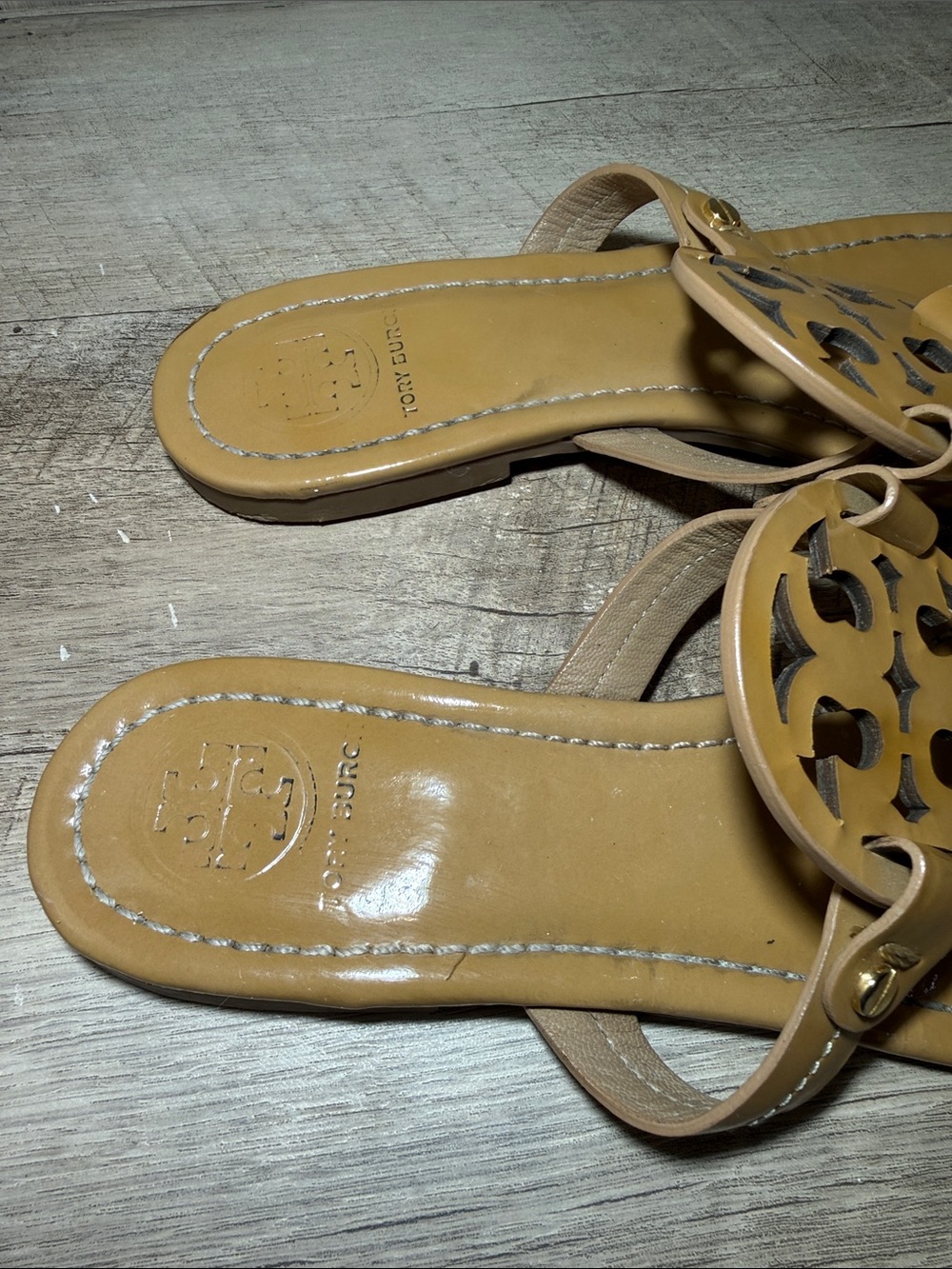 Tory Burch Miller Tan Patent Leather Thong Sandals - Picture 5 of 8